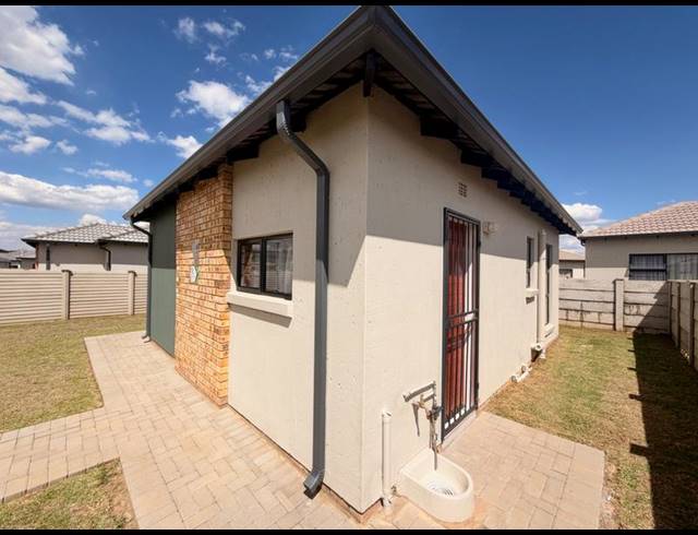2 BEDROOM HOUSE FOR SALE IN VANDERBIJLPARK CW 5